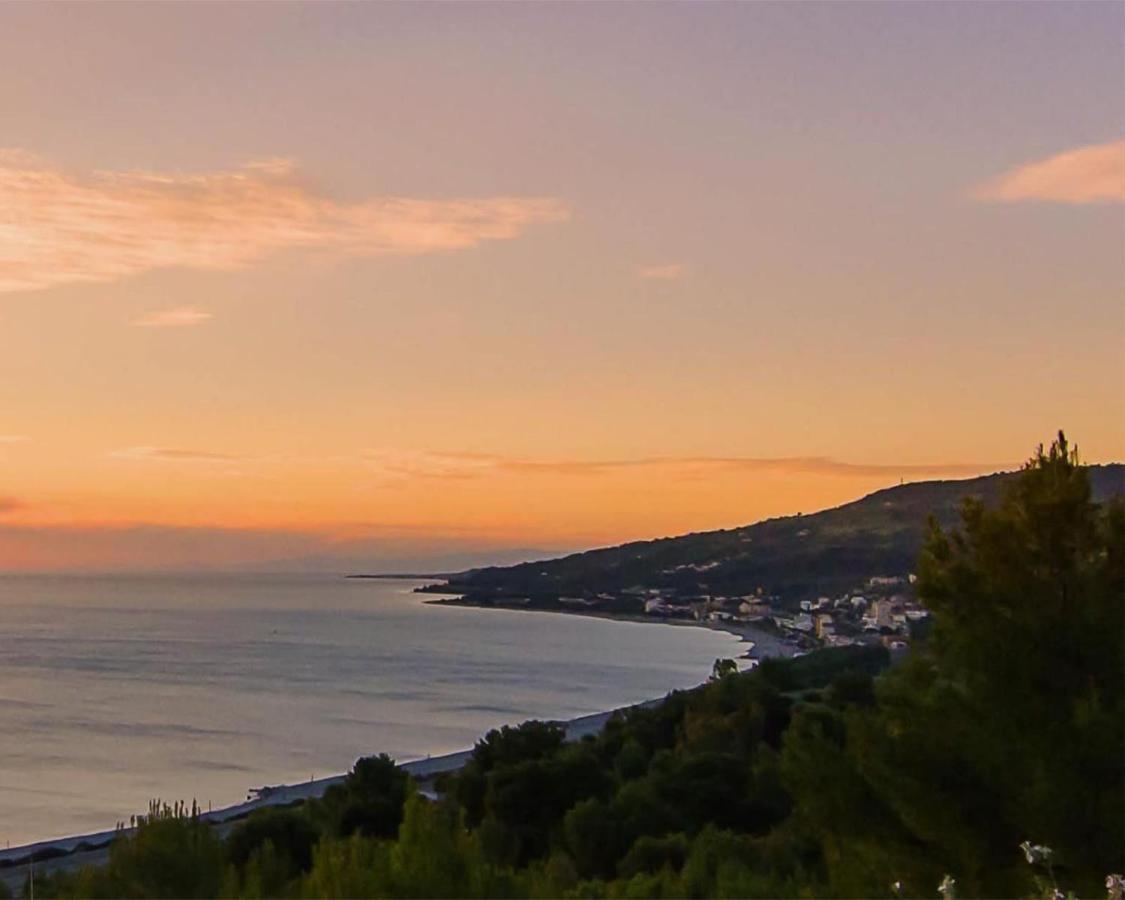 Casa Vacanze Il Paese Dipinto مونتيجيوردانو المظهر الخارجي الصورة